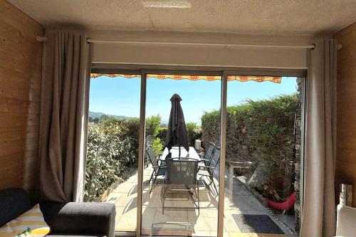 Studio with sea view terrace and shared pool