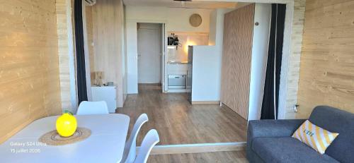 Studio with sea view terrace and shared pool