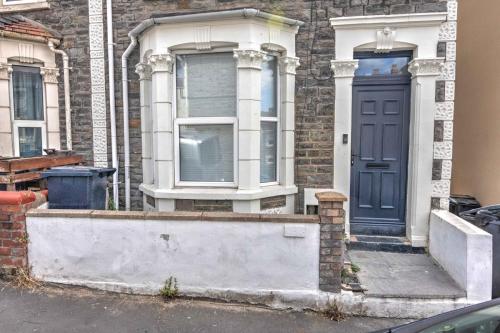 Modern Family & Contractor Home - Free Parking - Garden - Sleeps 6 - Fast WiFi - photo 18