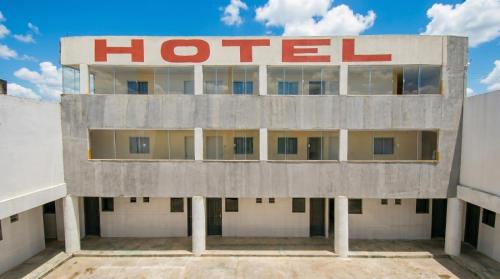 a hotel building with a hilti sign on it at Hotel Boneario in Vitória da Conquista