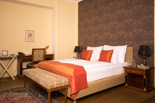 Een bed of bedden in een kamer bij Seehotel Grüner Baum