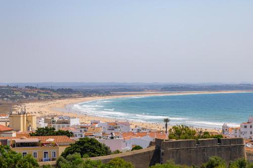 Sea Views, Huge Terrace, Steps to OldTown