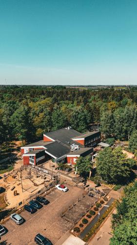 Apgyvendinimo įstaigos Wolfcenter Tipis - ohne Betten - inklusive Eintritt in das Wolfcenter für zwei Tage vaizdas iš viršaus