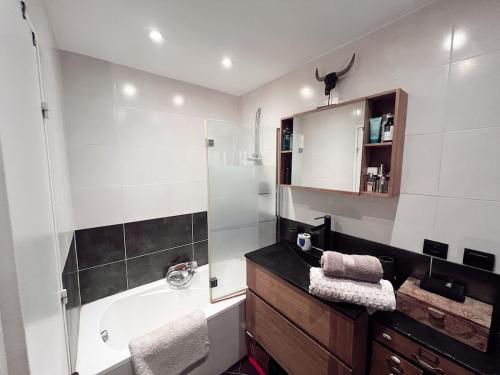 Cosy flat, quiet place, next to market & bakery