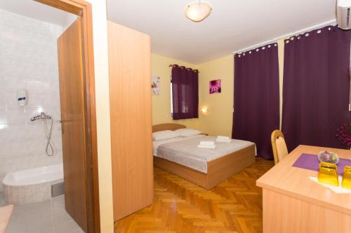 Koupelna v ubytování Guest House Mamut