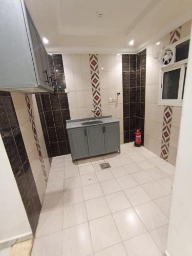 a bathroom with a shower and a sink in it at غرف عزاب وشقق عوايل in Riyadh