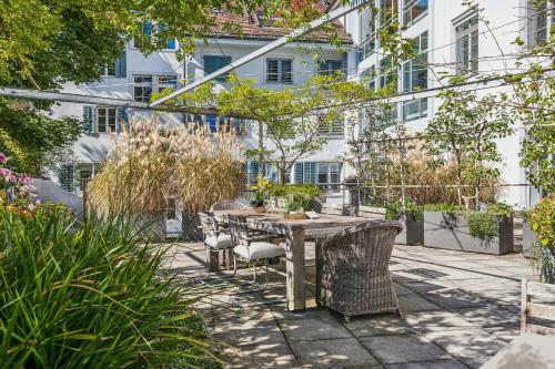 Designer Old Town residence WaterView AC