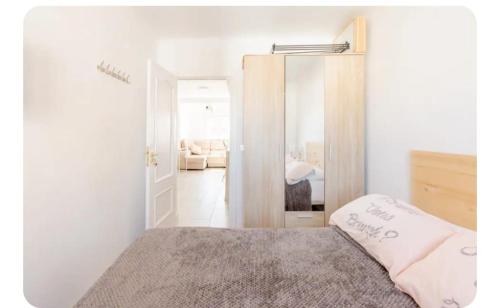 Habitación con cama doble en Plaza Castilla en piso compartido