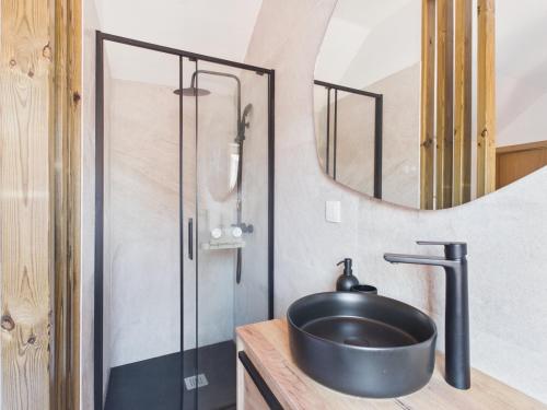 New 2BR, 2 En-Suites w/ A/C – Príncipe Real | By Airnest