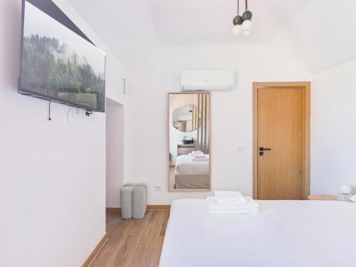 New 2BR, 2 En-Suites w/ A/C – Príncipe Real | By Airnest