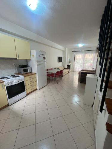Johnakos apartment