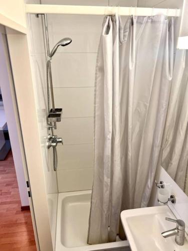 2 Room Center Zurich Flats with Balcony - HildaB