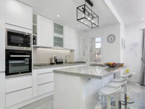 New apartment 300 mts from Marbella beach - Pass the Keys