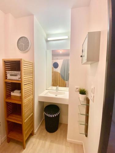 a bathroom with a sink and a mirror at Rotamagus Officiel in Rouen