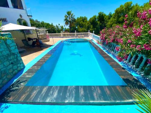 Luminous studio apartment in a villa with pool