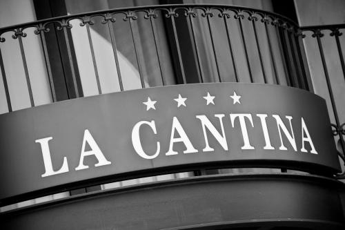 Сертификат, награда, вывеска или другой документ, выставленный в Hotel La Cantina