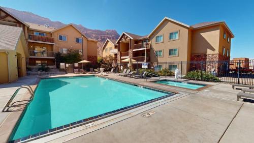 a swimming pool at a apartment complex with condos at Red Cliff Condos #1B in Moab