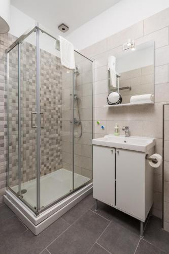 Delta Room 5