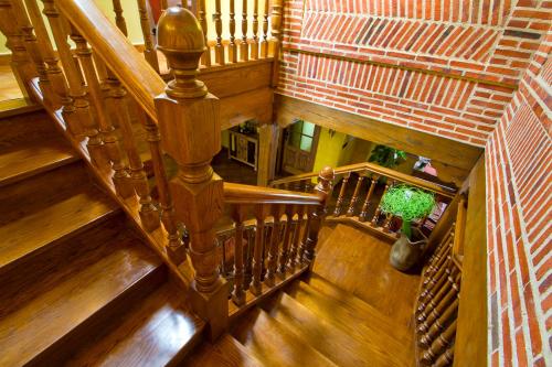 an overhead view of a wooden staircase in a house at Posada La Fabula in Santillana del Mar