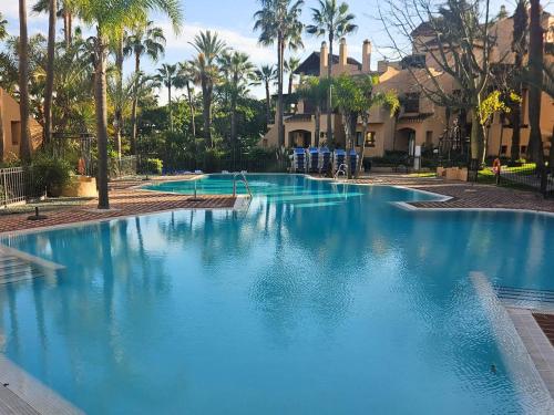 Beachfront Apartment in San Pedro - Pass the Keys