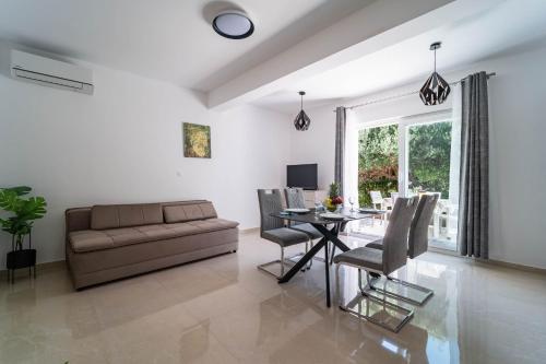 Apartments Family Apartment Antonija