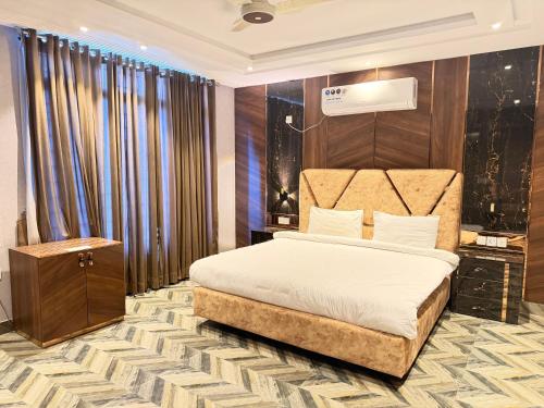 a bedroom with a king sized bed in a room at The Horizon Hotel Islamabad in Islamabad