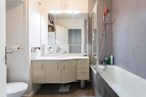 100m2 Paris Porte Maillot indoor PARKING