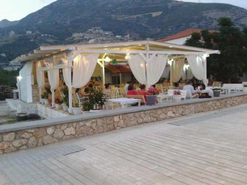 Gallery image of Hotel Riviera in Qeparo