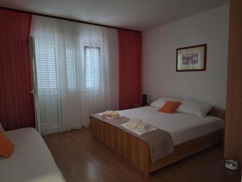 Apartments with parking space Supetarska Draga - Donja, Rab - 15999