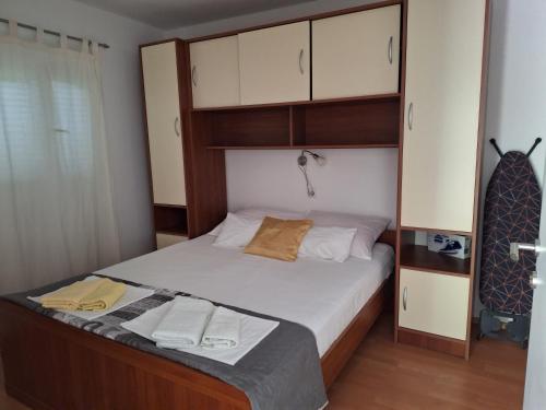 Apartments with parking space Supetarska Draga - Donja, Rab - 15999