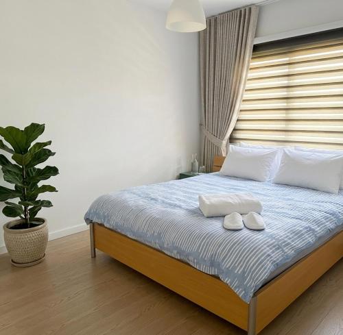 a bedroom with a bed with two white towels on it at Negenendertigtwintig-Lommel in Lommel