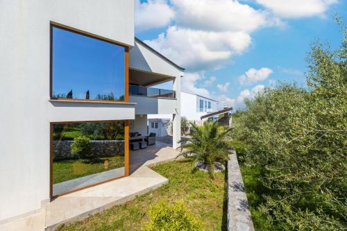 Luxury villa with a swimming pool Kremenici, Krk - 25986