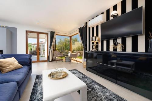 Luxury villa with a swimming pool Kremenici, Krk - 25986