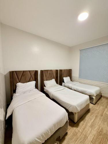 a room with two beds and a projection screen at شاليه درة العروس البرادايس بيتش in Dahaban