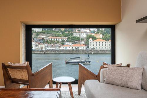 Douro River View Duplex 2BR with Free Parking