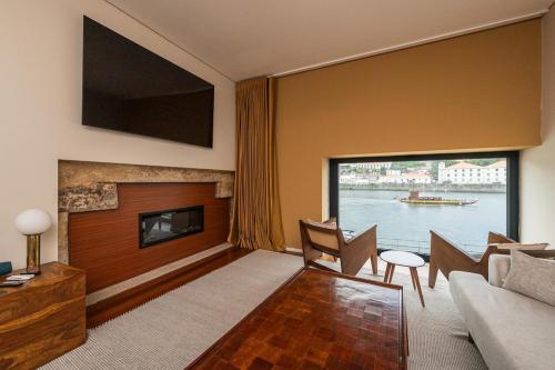 Douro River View Duplex 2BR with Free Parking