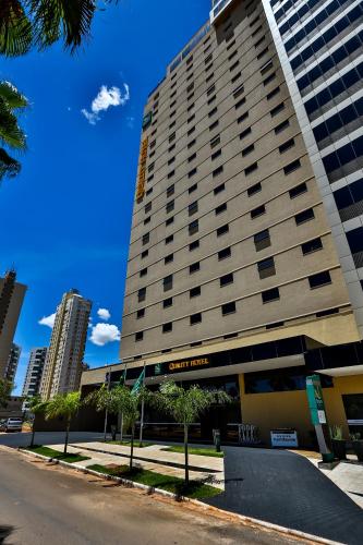 a tall building with a street in front of it at Quality Hotel Flamboyant in Goiânia
