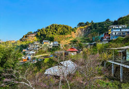 a village on the side of a hill with houses at Homestay 26 Cơ Sở 2 Tà Xùa in Bắc Yên
