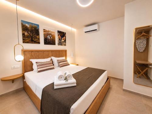Port 7 Suites
