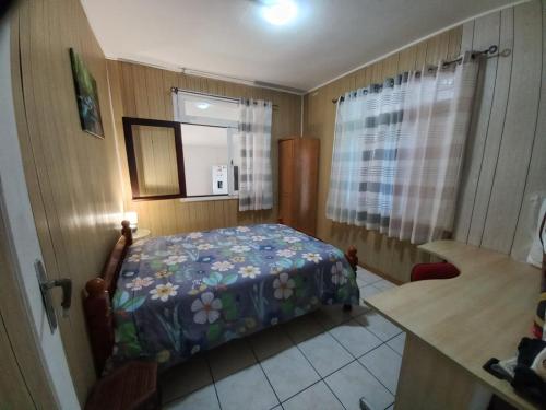 a small bedroom with a bed and a window at Grande Maison atypique proche du Maïdo in Saint-Paul