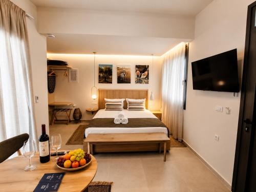 Port 7 Suites