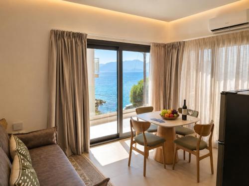 Port 7 Suites