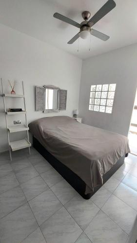 Sunny Apartment in Central Torrevieja with Pool Near the Beach