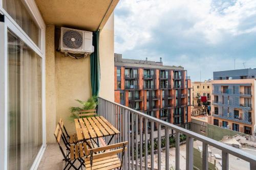 The Collection Barcelona - Bright 4BD with terrace near Arc de Triomf
