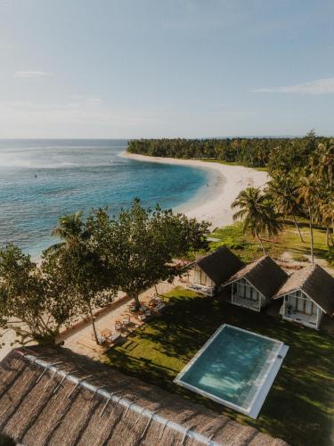 an aerial view of a beach with houses and a swimming pool at La Belle Hollow Trees in Katiet