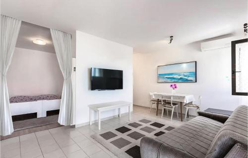 Cozy Apartment In Pula With Outdoor Swimming Pool