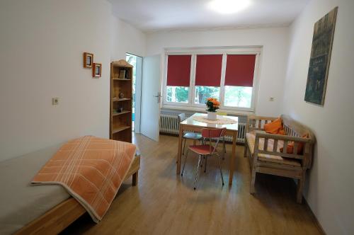 a bedroom with a bed and a table with a chair at Haus im Ländle in Volkertshausen
