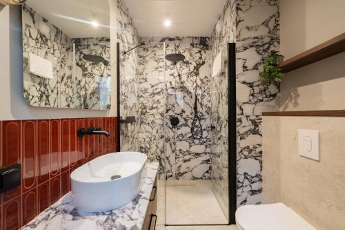 a bathroom with a white sink and a shower at Laguna Beskidów Resort - Studio Sultanit in Zarzecze