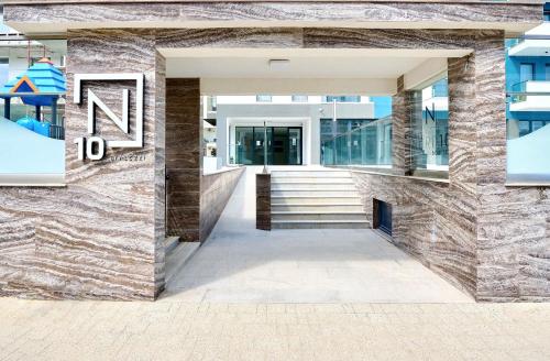 a lobby of a building with a stone wall at Cosmic Studios NorD10 By Alezzi in Năvodari