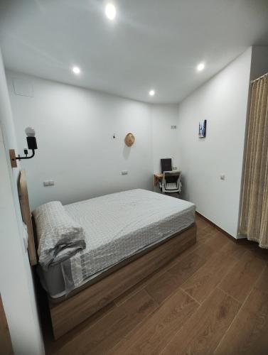 TORRE - Renovated Sea-View Studio with Pool, Garden and Lift - 450 m to La Colina Station
